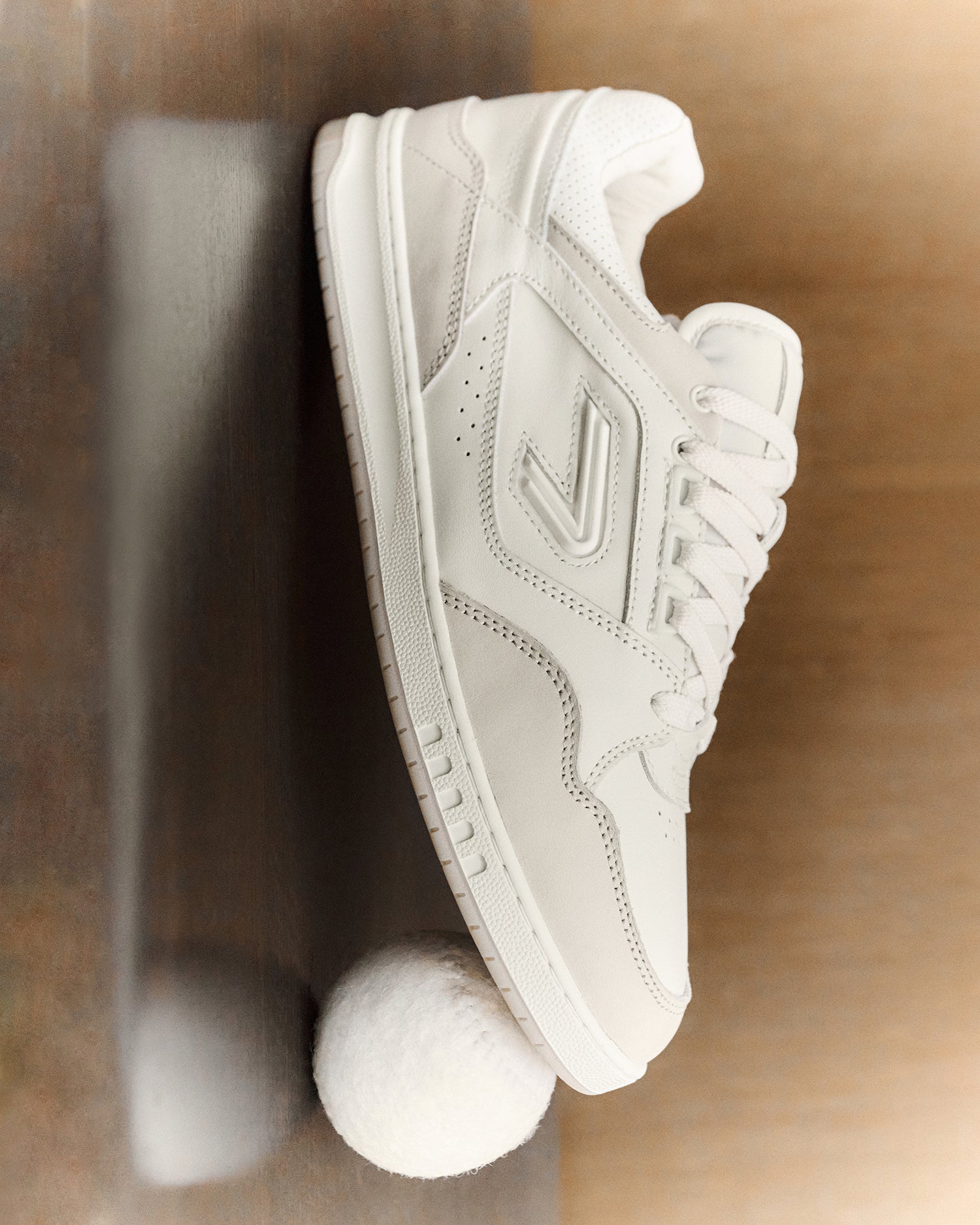 The ACE Hub Sprint sneaker in offwhite leer met witte zool