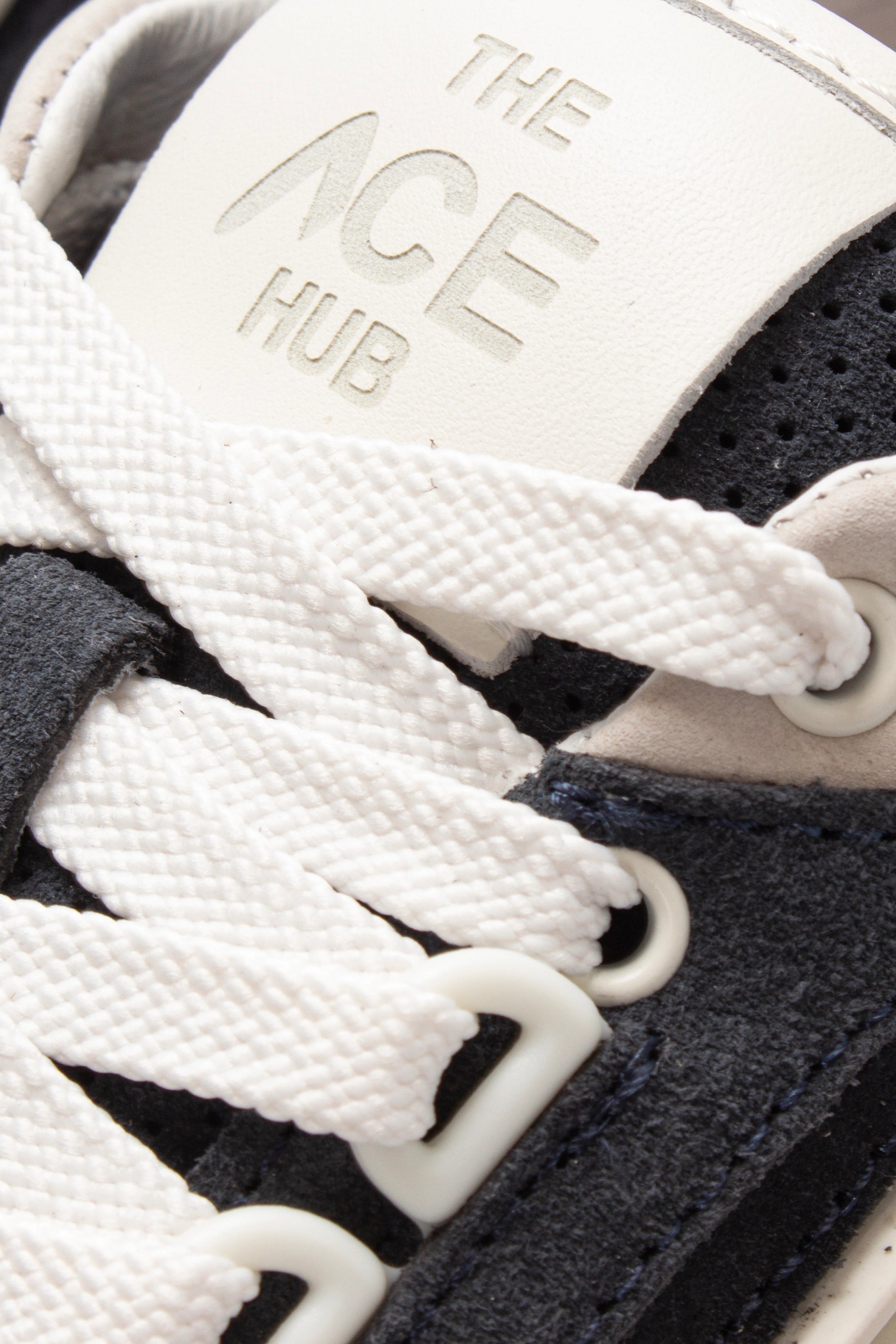The ACE Hub Sprint sneaker Navy/Off White – detail view