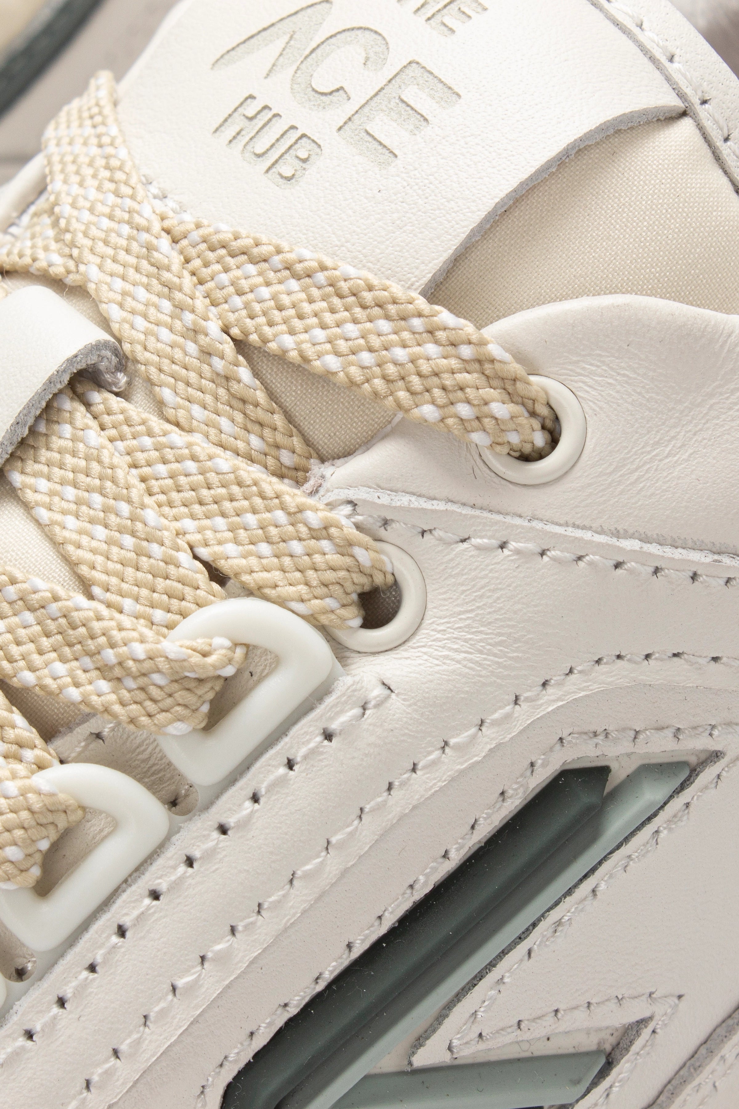 The ACE Hub Sprint sneaker Off White/Cucumber – detail view
