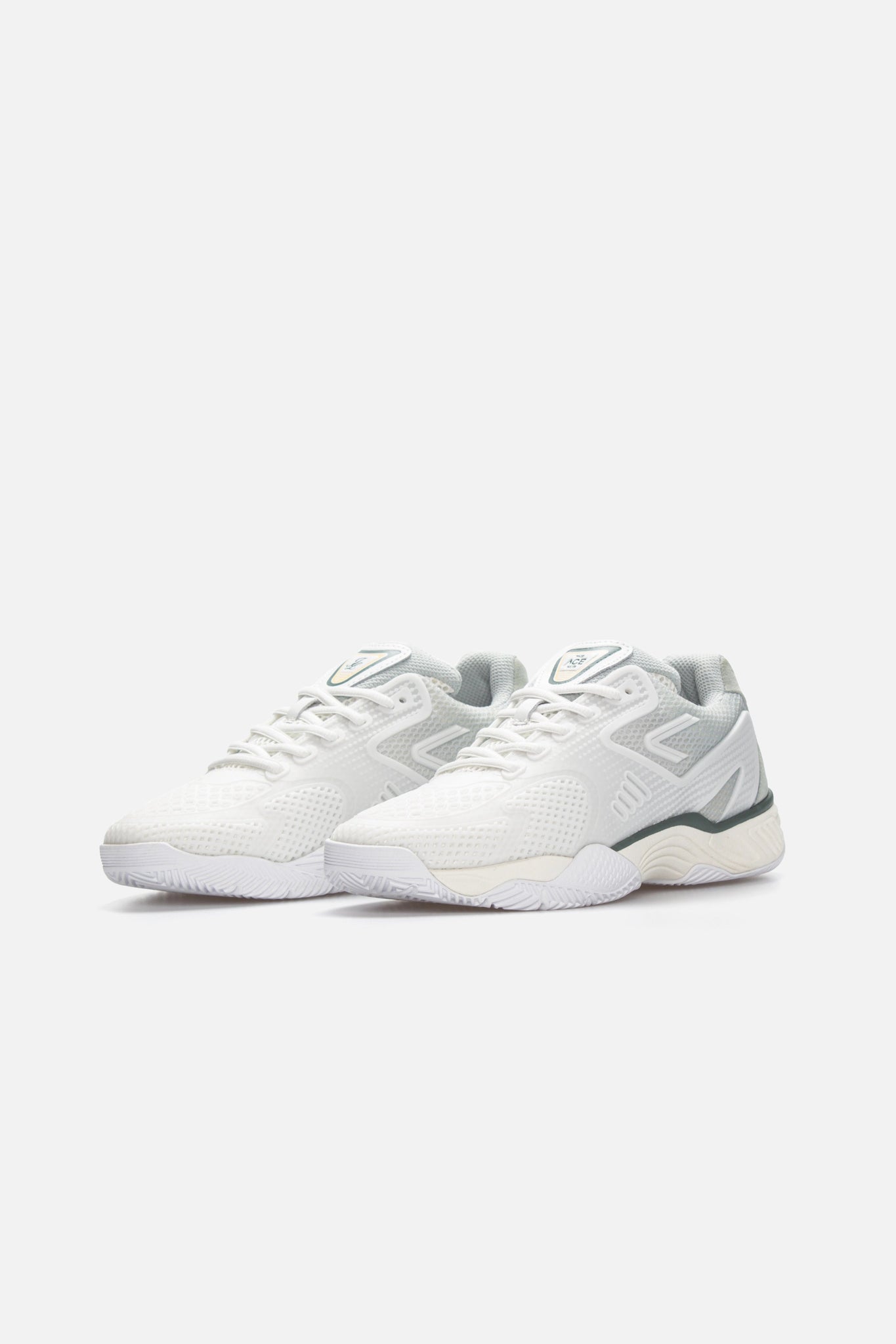 The ACE Hub Performance JL sneaker off white/cucumber – angled view