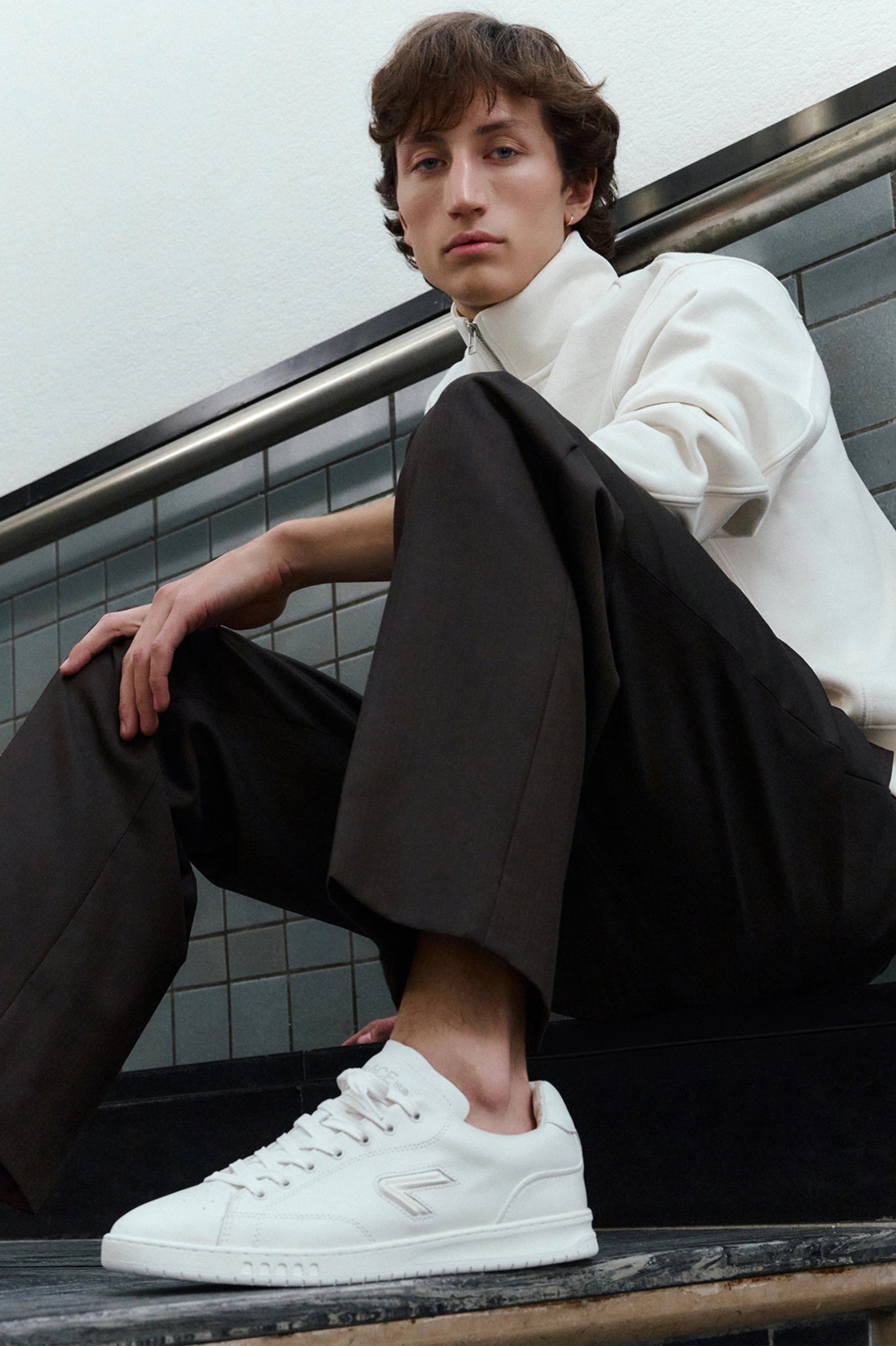 Shot - Off White/White - The ACE Hub - G8101L71 - L14 - B26