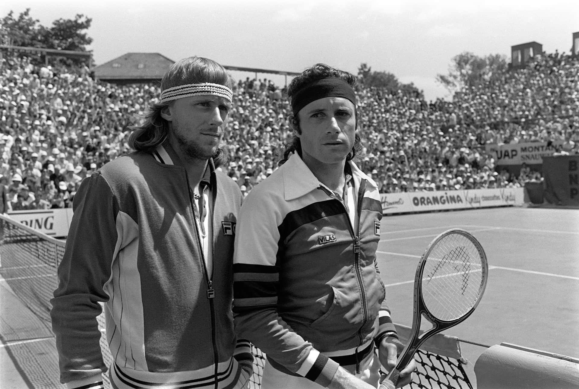 Old black and white tennis photo of Guillermo Vilas vs Björn Borg